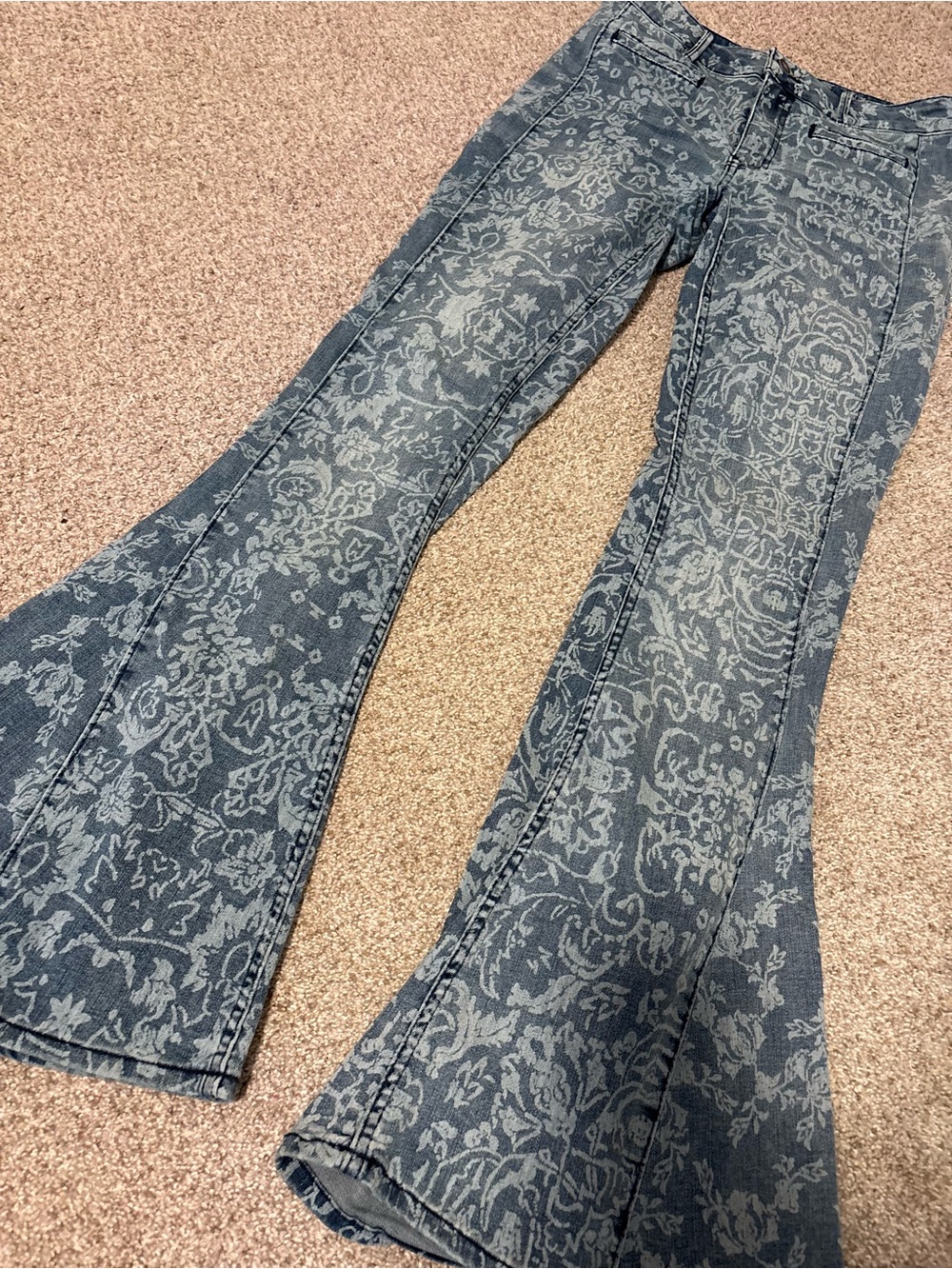 We The Free Blue Floral-Pattern Flare Jeans 28x32 - Picture 2 of 8